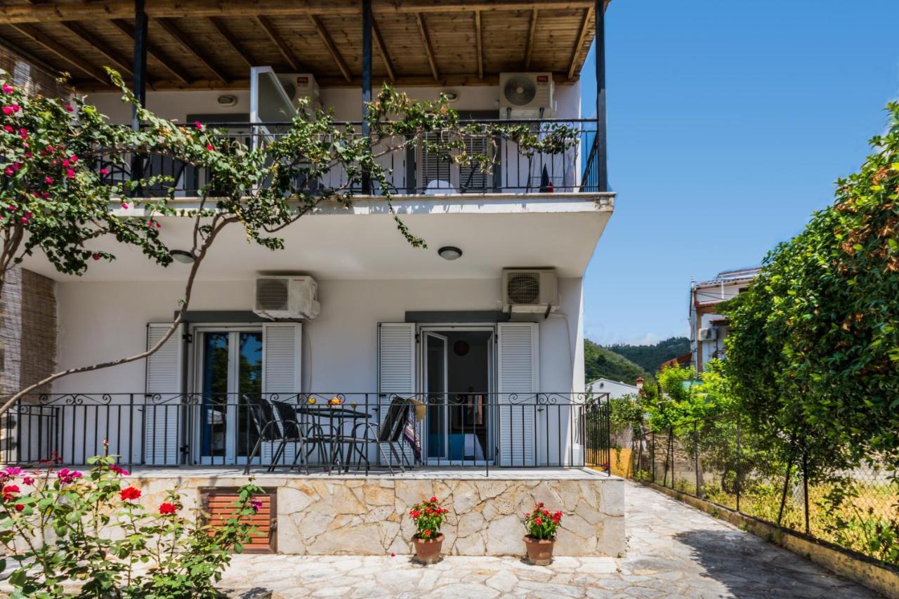 Irini Apartments And Studios 阿齐欧斯·贡多斯 外观 照片